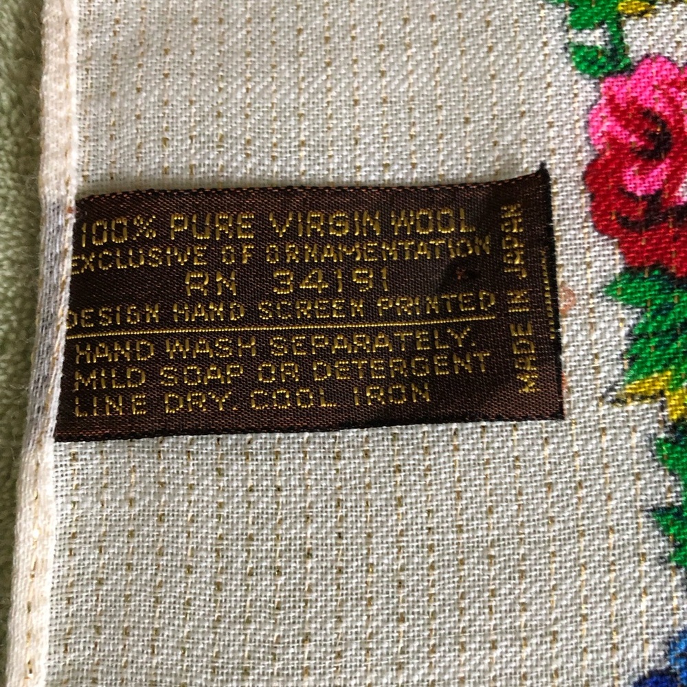 Vintage kerchief scarf shawl roses cream thin lightweight wool square gold trim - Picture 4 of 5